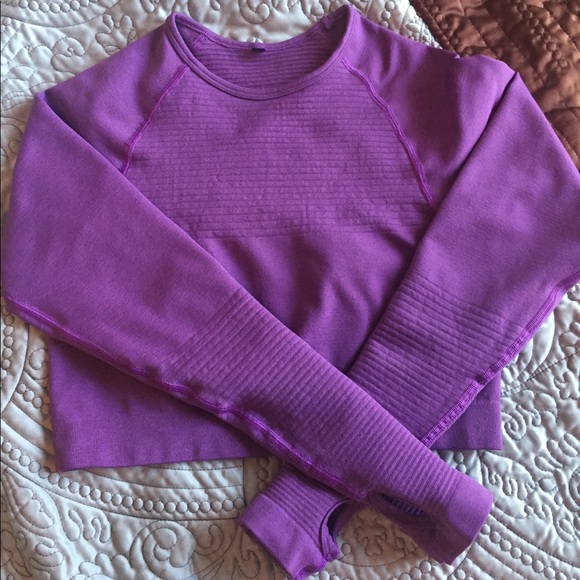 Alphalete long sleeve crop top.